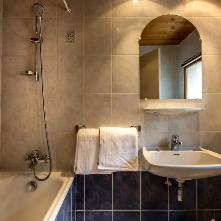 Apartment Superbe Au Centre De Val-d'isere, Proche Des Pistes Et Des Commerces - Fr-1-519-14 Val-d'Isere